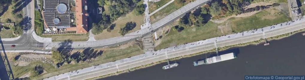 Zdjęcie satelitarne Most drogowy im. Józefa Piłsudskiego w Toruniu nocą