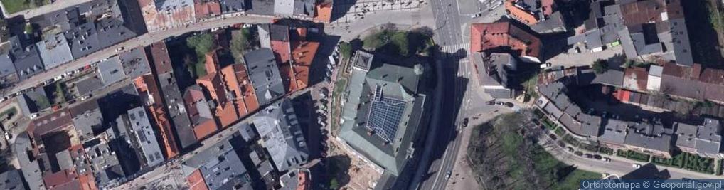 Zdjęcie satelitarne Muzeum Sułkowskich - Wejściowa klatka schodowa