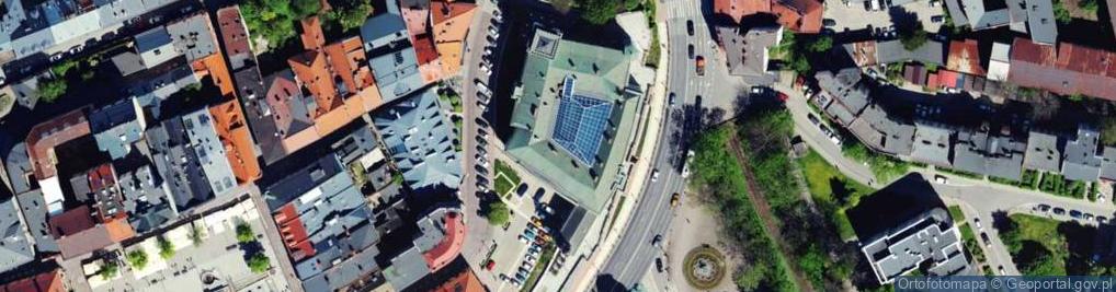 Zdjęcie satelitarne Muzeum Sułkowskich - zabytkowy fortepian