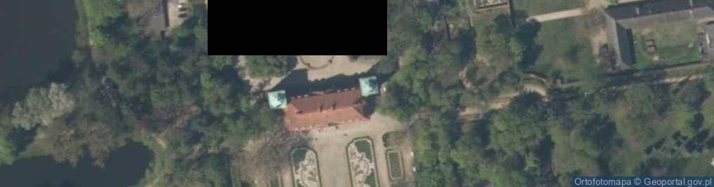 Zdjęcie satelitarne Nieborów Palace - left front