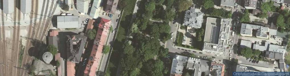 Zdjęcie satelitarne Paderewski monument (detail),Strzelecki Park,Krakow Poland