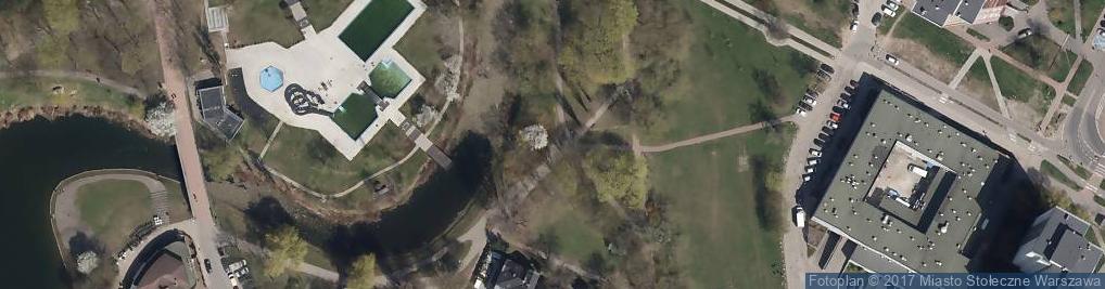 Zdjęcie satelitarne Park Szczęśliwicki basen kanał