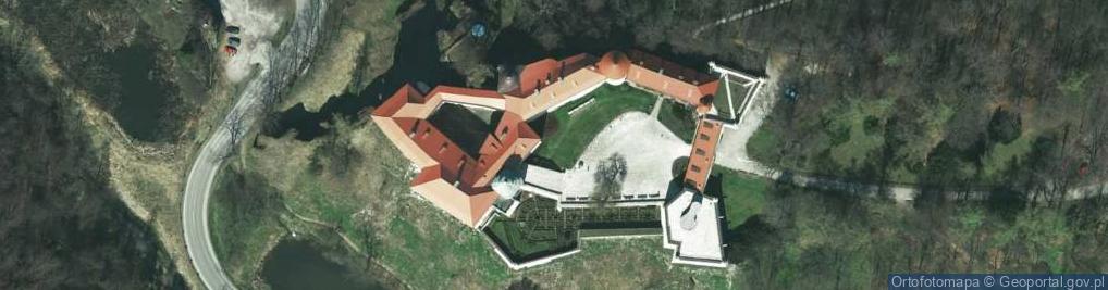 Zdjęcie satelitarne Pieskowa Skała ogród zamkowy