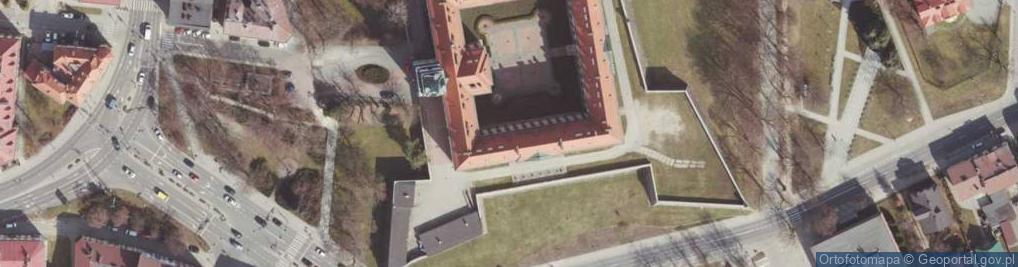 Zdjęcie satelitarne Plan piwnic zamku w Rzeszowie