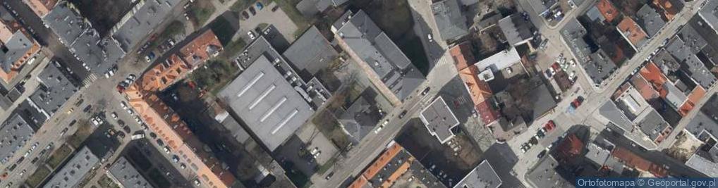 Zdjęcie satelitarne Płaskorzeźby na ścianie V LO w Gliwicach