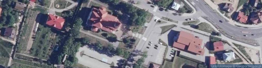 Zdjęcie satelitarne Podlaskie - Mońki - Mońki - ul. Ks. Małynicza 1- Kościół pw. Matki Boskiej Częstochowskiej - front - malowidło