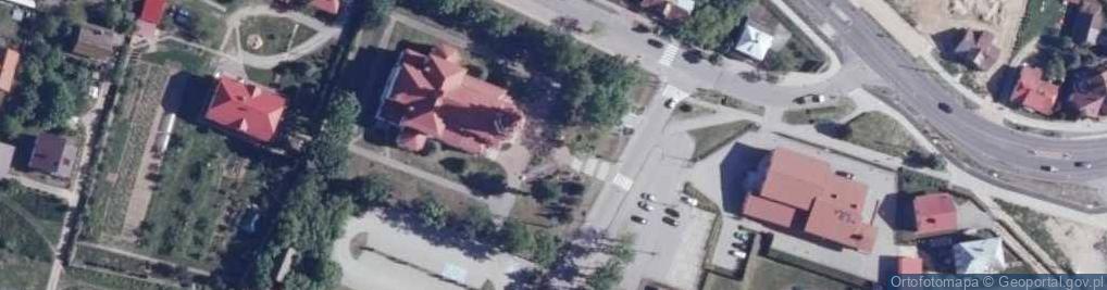 Zdjęcie satelitarne Podlaskie - Mońki - Mońki - ul. Ks. Małynicza 1- Kościół pw. Matki Boskiej Częstochowskiej - grób