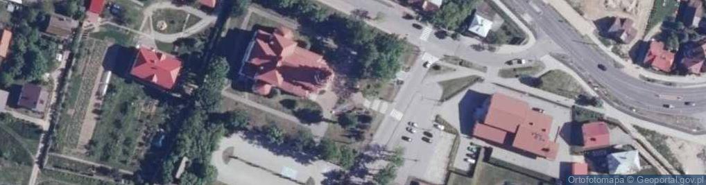 Zdjęcie satelitarne Podlaskie - Mońki - Mońki - ul. Ks. Małynicza 1- Kościół pw. Matki Boskiej Częstochowskiej - krzyż
