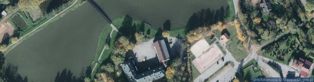 Zdjęcie satelitarne POL Kończyce Małe Zamek Dziedziniec