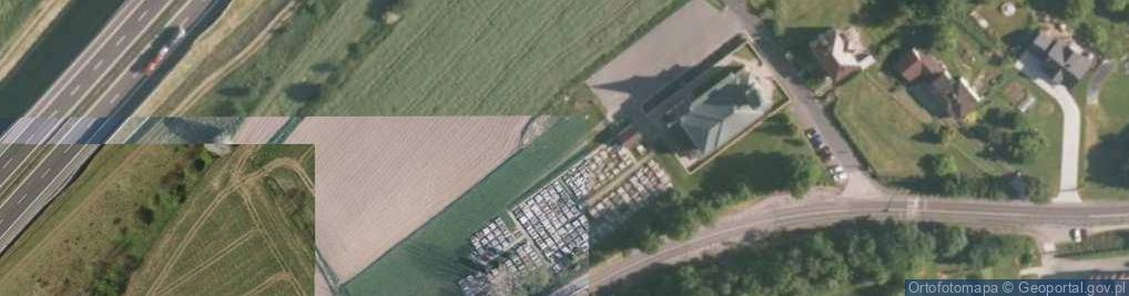 Zdjęcie satelitarne POL Ogrodzona cmentarz