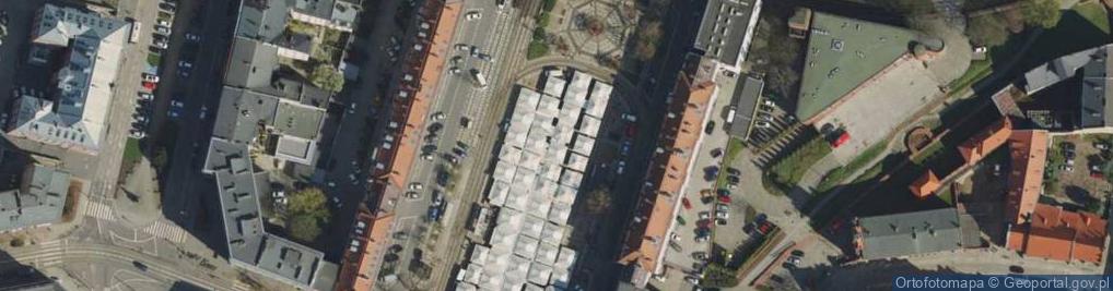 Zdjęcie satelitarne Poznań Plac Wielkopolski pusty stragan HDR