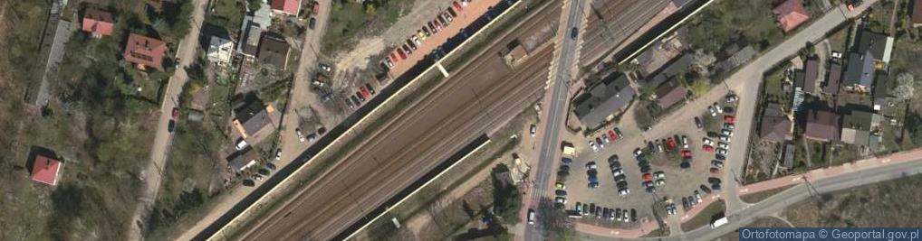 Zdjęcie satelitarne Stacja kolejowa Kobyłka Ossów