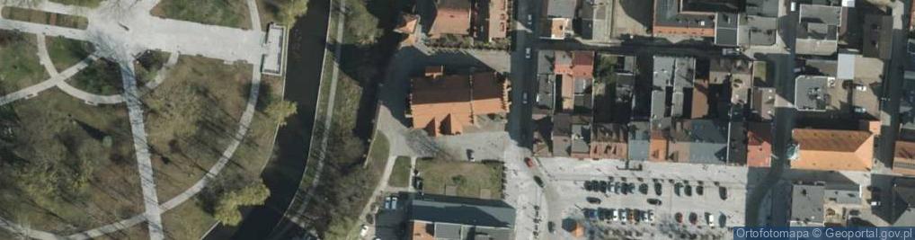 Zdjęcie satelitarne Starogard Gdański, Rynek, kostel sv Mateusze, socha Jana Pavla II