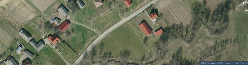 Zdjęcie satelitarne Szkola Podstawowa im. Partyzantow AK w Debowej