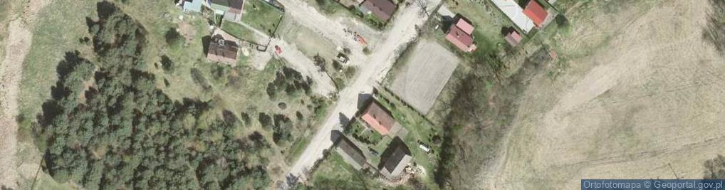 Zdjęcie satelitarne Tablica informacyjna, droga do wsi - Koruszka