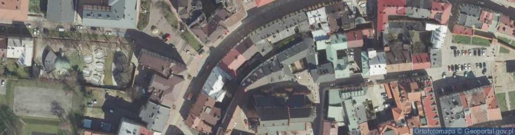 Zdjęcie satelitarne Tarnów, centrum města, detail kostela