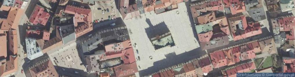 Zdjęcie satelitarne Tarnów, centrum města, Rynek, historické domy a vánoční strom
