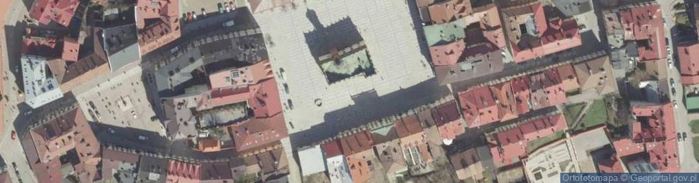 Zdjęcie satelitarne Tarnów, centrum města, Rynek, vchod do budovy radnice