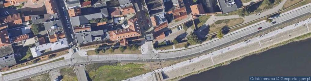 Zdjęcie satelitarne Torun brama Mostowa od str Wisly