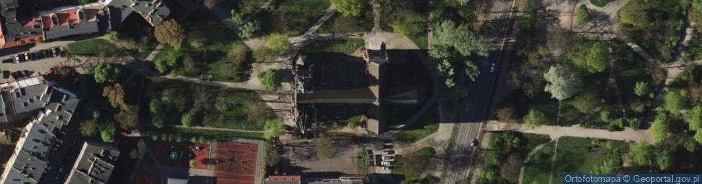 Zdjęcie satelitarne Wroclaw kosciol swMichalaArchaniola od strony parku