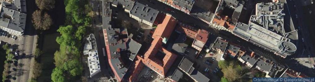 Zdjęcie satelitarne Wroclaw ulSwAntoniego figura nad portalem