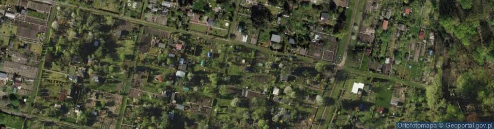 Zdjęcie satelitarne Zachowany fragment arkad na nowym cmentarzu żydowskim we Wrocławiu