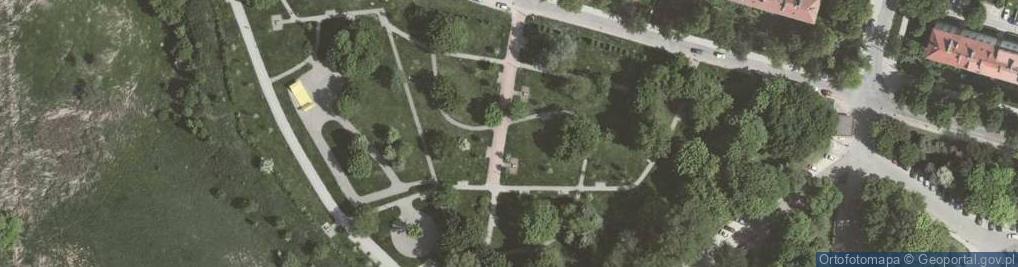 Zdjęcie satelitarne Zeromski Park (quarter pipe), Na Skarpie Estate,Nowa Huta,Krakow,Poland