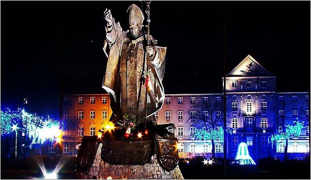 0912 Pomnik Papieża Jana Pawła II Iluminacja Szczecin SZN 71-430 - Zdjęcia