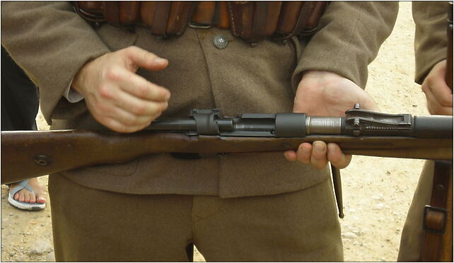 2007.07.21 Gdynia, Open bolt of rifle, Jana Pawła II, al. 5 81-345 - Zdjęcia