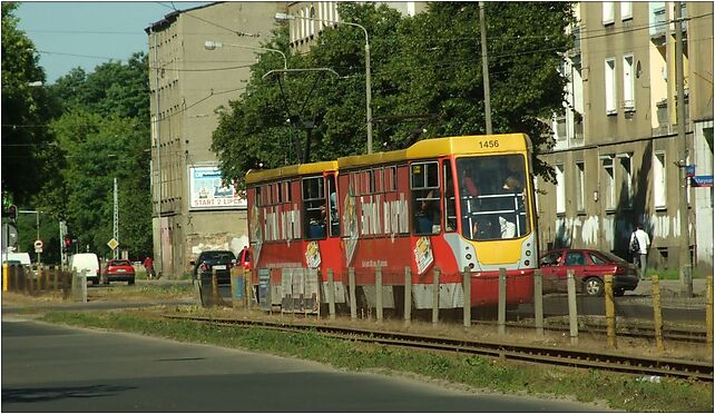 Łodź, Wojska Polskiego, modernizovaná tramvaj Konstal, Łódź 91-432 - Zdjęcia