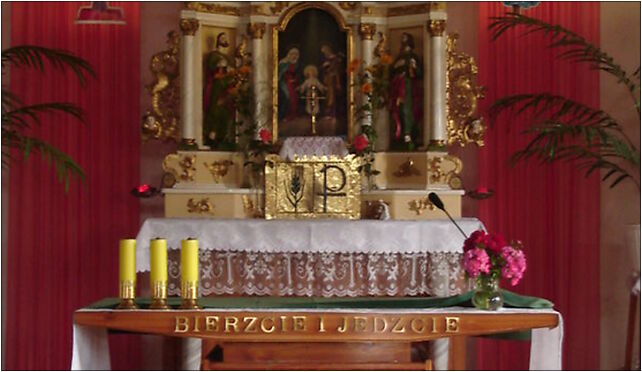 Altar in church in Bińcze, Bińcze - Zdjęcia