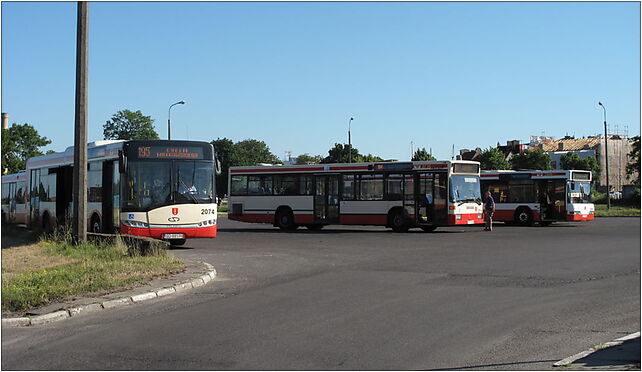 Autobusy na autobusovém nádraží v Gdansku, Wałowa, Gdańsk 80-858 - Zdjęcia