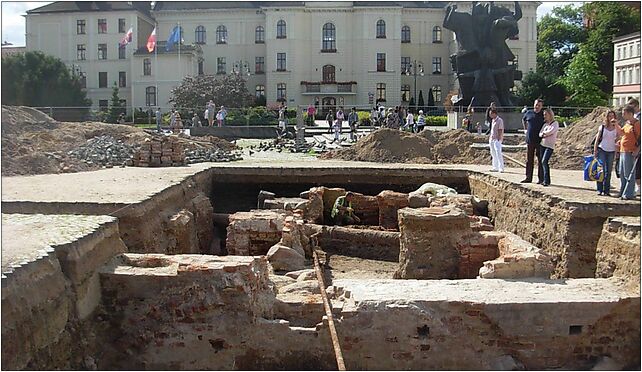 Bdg Odkryte fragmenty fundamentów starego ratusza, Stary Rynek 12 85-103 - Zdjęcia