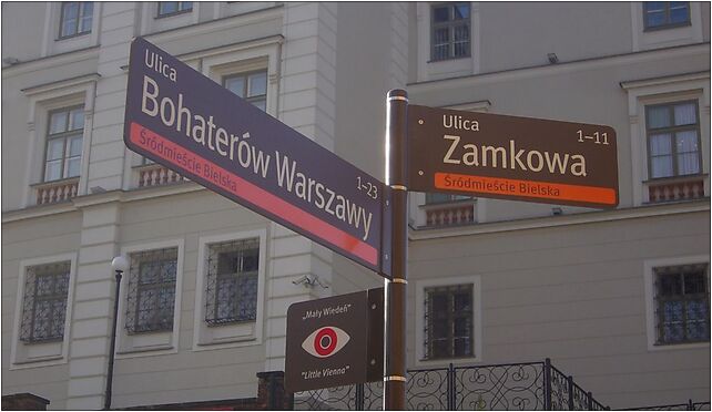 Bielsko-Biała, Bohaterów Warszawy - Zamkowa tabliczka, Wzgórze 18 43-300 - Zdjęcia