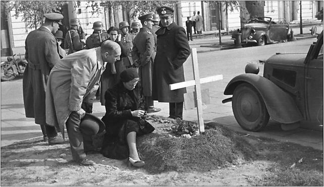 Bundesarchiv Bild 101I-001-0285-38A, Warschau, provisorisches Grab 00-068 - Zdjęcia