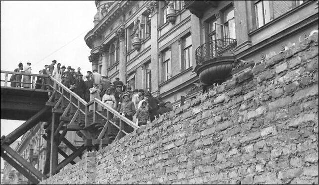 Bundesarchiv Bild 101I-270-0298-12, Polen, Ghetto Warschau, Brücke 00-867 - Zdjęcia