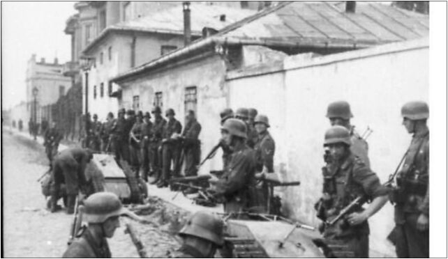 Bundesarchiv Bild 101I-695-0411-05A, Warschauer Aufstand, Soldaten mit Goliath 01-067 - Zdjęcia