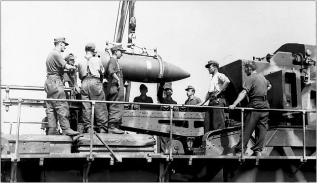Bundesarchiv Bild 101I-695-0424-12A, Warschauer Aufstand, Mörser Karl od 01-119 do 01-128 - Zdjęcia