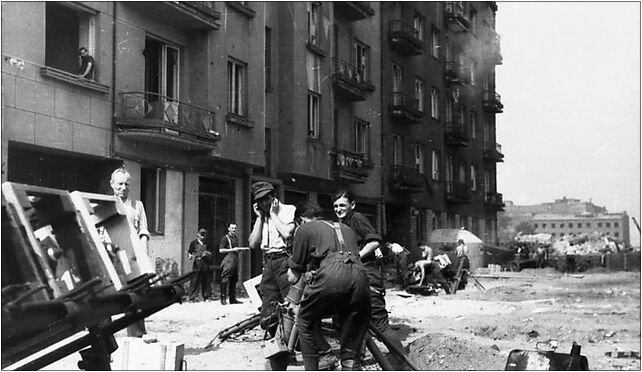 Bundesarchiv Bild 101I-696-0426-13, Warschauer Aufstand, Raketenwerfer-Einsatz 01-017 - Zdjęcia