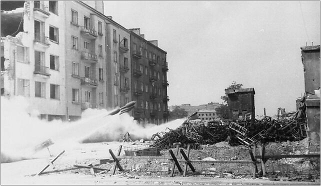 Bundesarchiv Bild 101I-696-0426-18, Warschauer Aufstand, Raketenwerfer-Einsatz 01-017 - Zdjęcia