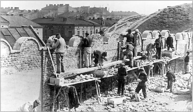 Bundesarchiv Bild 183-L25516, Polen, Bau der Mauer für ein Ghetto 30-529 - Zdjęcia
