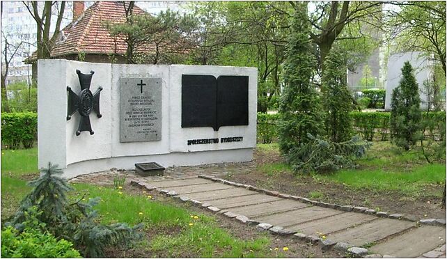 Cmentarz BB tablice wiosna, Grzmota-Skotnickiego Stanisława, gen. 85-163 - Zdjęcia