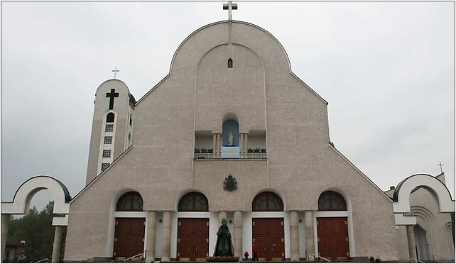 Front Kościóła św. Piotra Apostoła w Wadowicach, Zielona 9 34-100 - Zdjęcia