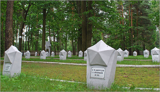 Hajnowka cmentarz zolnierzy radzieckich, 3 Maja689 54, Hajnówka 17-200 - Zdjęcia