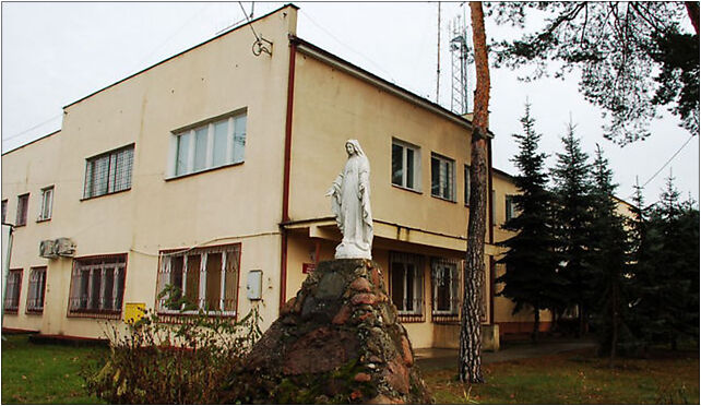 Kapliczka koło urzędu gminy w Borkach, Borki, Borki 21-345 - Zdjęcia