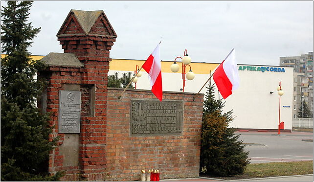 Kołobrzeg - murek w hołdzie żołnierzom 9 PP 3 Dywizji im. Romualda Traugutta 78-100 - Zdjęcia