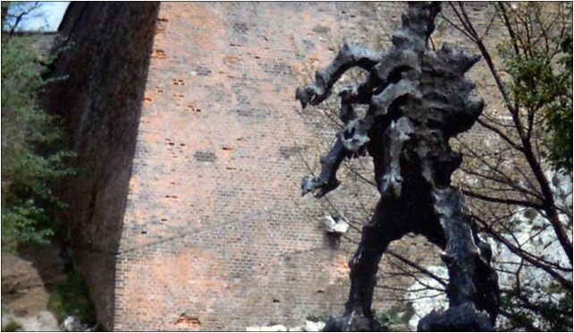 Kraków Smok Wawelski pomnik Chromy 1991-05, Zamek Wawel, Kraków 31-069 - Zdjęcia