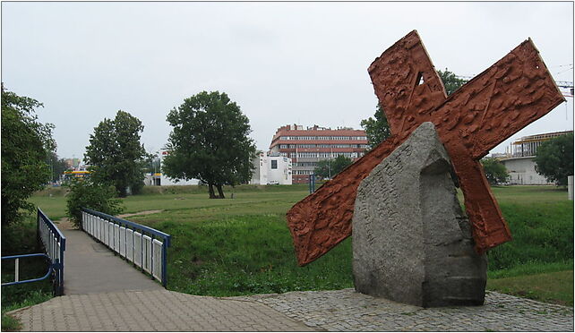 Krzyż przy przy miejscu śmierci Michała Adamowicza, Wrocławska 59-300 - Zdjęcia