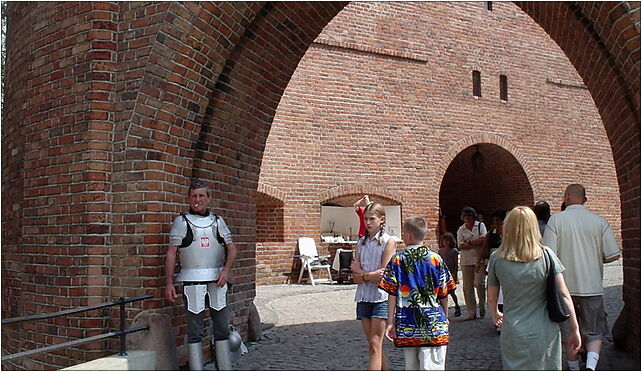 Man in constume takes a break, old town, Warsaw, Mostowa 27/29 00-260 - Zdjęcia