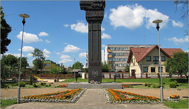 Mońki. Pomnik - Chwała poległym za Wolność i Ojczyznę-201007 19-100 - Zdjęcia
